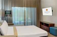 Grove Condo Three Bath с 3 комнатами