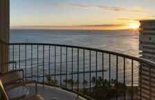 Двухместный полулюкс Paoakalani с балконом и с видом на океан