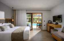 Двухместный номер Deluxe с общим бассейном