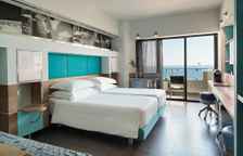 Трёхместный номер Panorama с видом на море