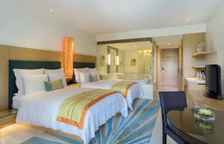 Четырёхместный номер с балконом и с видом на лагуну