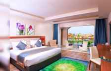 Семейный люкс с видом на бассейн