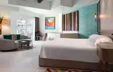 Двухместный полулюкс с видом на бассейн