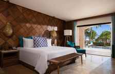 Двухместный люкс Preferred Club Swim Out Governor oceanfront