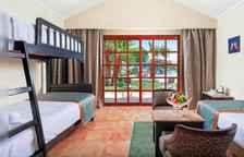 Бунгало Семейное с видом на бассейн