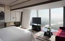 Двухместный номер клубный Premier with Canton Tower view