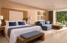 Двухместный полулюкс Swim Up с видом на бассейн