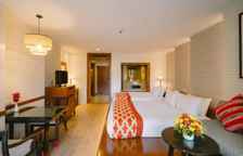 Трёхместный номер Royal Wing Premier Deluxe