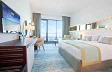 Двухместный клубный номер с балконом и с видом на море