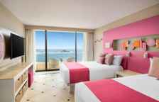 Четырёхместный номер Sun Club Deluxe с видом на океан