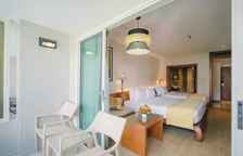 Трёхместный номер Royal Wing Deluxe