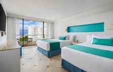 Четырёхместный номер Deluxe с частичным видом на океан