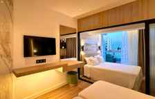 Четырёхместный номер семейный Superior с частичным видом на море