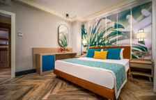 Вилла с балконом и с видом на горы