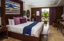 Двухместный полулюкс с видом на бассейн