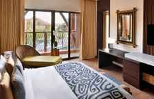 Двухместный номер с балконом и с видом на бассейн