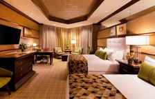 Четырёхместный номер для гостей с ограниченными возможностями Falling Rock Luxury