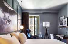 Двухместный номер Premium с балконом и with Square view