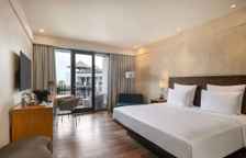 Четырёхместный полулюкс семейный с видом на сад