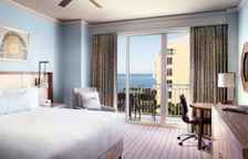 Номер с балконом и с частичным видом на океан