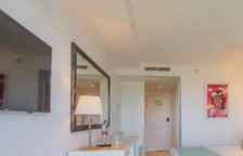 Двухместный номер Superior с частичным видом на море