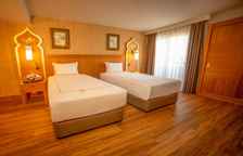 Четырёхместный номер Family с частичным видом на море