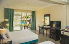 Двухместный номер Deluxe с видом на бассейн