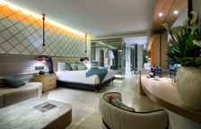 Двухместный полулюкс со стороны бассейна