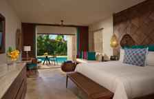 Двухместный полулюкс Preferred Club Swim Out