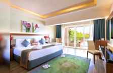 Люкс с видом на бассейн