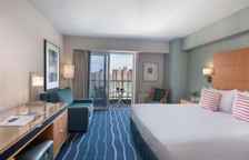 Номер с частичным видом на океан