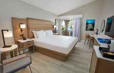 Двухместный номер с видом на бассейн/сад