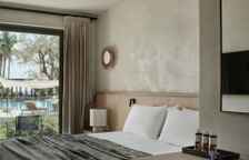 Двухместное бунгало с видом на бассейн/окрестности/с частичным видом на море