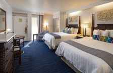 Четырёхместный номер с балконом и с тропическим видом