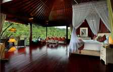 Двухместная вилла с бассейном на берегу реки