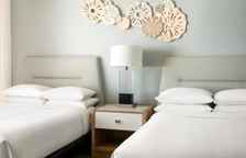 Четырёхместный номер Paoakalani с балконом и с видом на океан