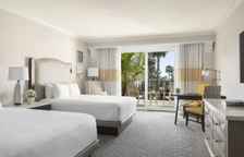 Четырёхместный номер с частичным видом на океан