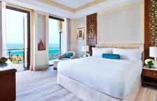 Двухместный люкс High Floor Executive c 1 комнатой с балконом и с видом на море