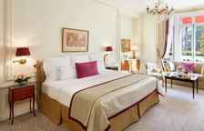 Двухместный полулюкс with Avenue Montaigne View