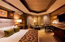 Номер для гостей с ограниченными возможностями Falling Rock Luxury