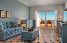 Двухместный полулюкс на высоком этаже c 1 комнатой с балконом и with Red Sea view