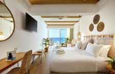 Двухместный номер Superior Swim-Up with Individual Pool (Salt Water) с видом на море