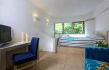 Четырёхместный коттедж с 2 комнатами с видом на бассейн