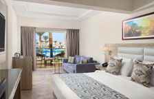 Двухместный номер Deluxe с видом на бассейн