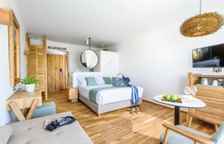 Двухместный номер Luxury с видом на бассейн