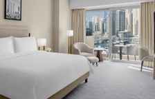 Двухместный номер Club Level Executive с балконом и с видом на пристань