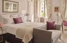 Двухместный номер Deluxe with Avenue Montaigne View