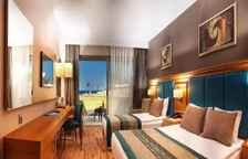 Трёхместный номер Terrace с видом на закат