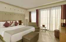 Двухместный номер Standard с видом на бассейн