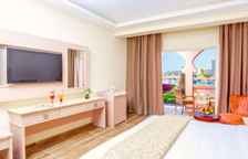 Номер Deluxe с видом на бассейн